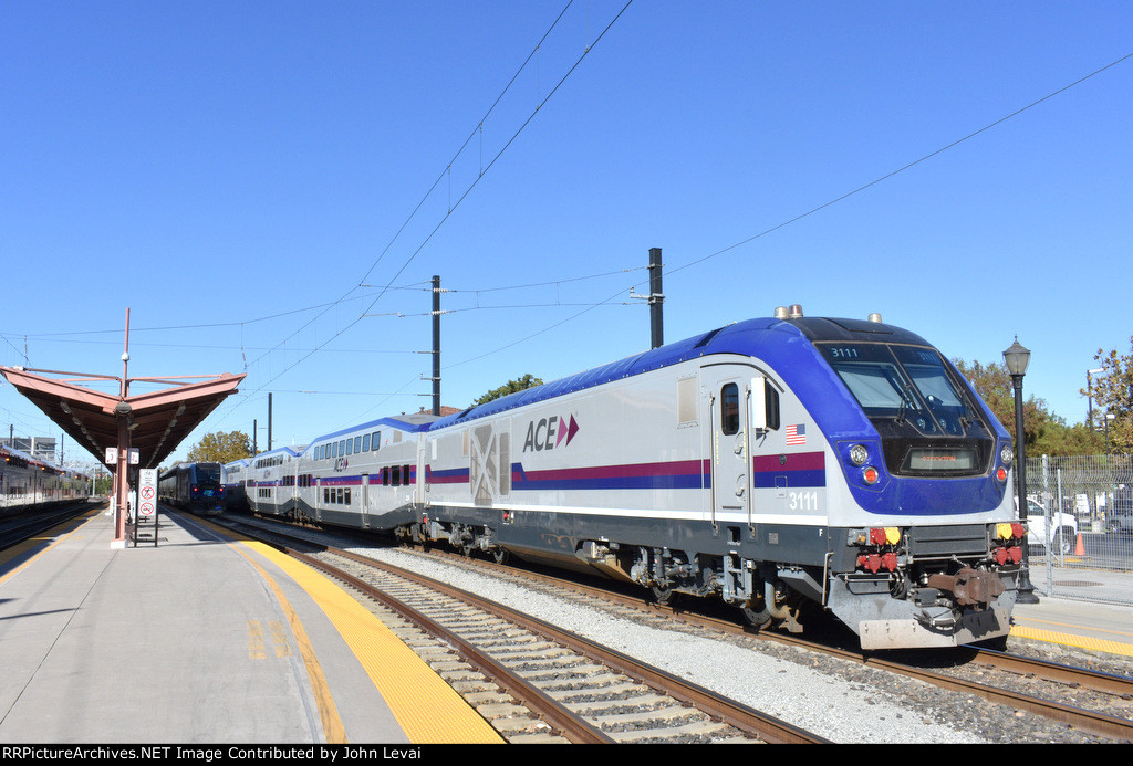 ACE Train # 04 has arrived to the San Jose Diridon depot in enough time to pick up passengers bound for Stockton and intermediate stations like Tracy 